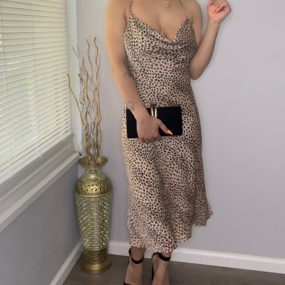 SPOTTED CHIC MIDI CROSS BACK DRESS - Picture 3 of 6